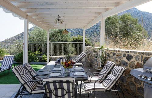 Family Villa Basilicata Gloria with Private Heated Pool, BBQ & Kid's Play Area - Foto 15
