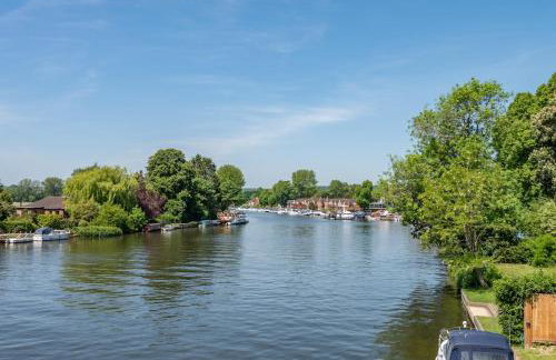 #30 Cozy & Stylish Studio Retreat - Near Odds Farm Park - Sleeps 2 - Perfect for business travelers and Couples - Free parking - Foto 23