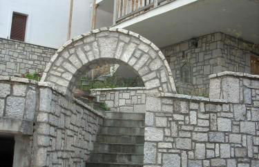 Μεζονέτα στην λίμνη Πλαστήρα - Photo 1