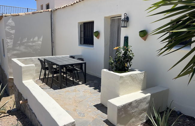 Miluna Oasis Suites - Sleeps4-pool-mountainview - Foto 14