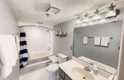 Luxury, Direct Oceanfront Unit and Balcony, Northeast Corner, Heated Pool, Garage Parking - Photo 15