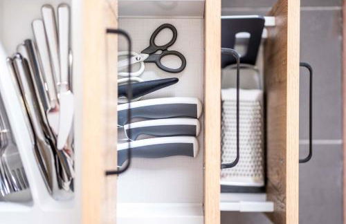 Spacious Apartment with Great Views - Photo 9