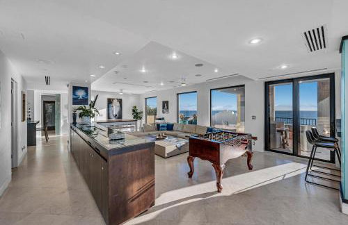 Crown Jewel of Ocean Drive- 2 story Penthouse, 4 Bedrooms & Private rooftop spa - Foto 55