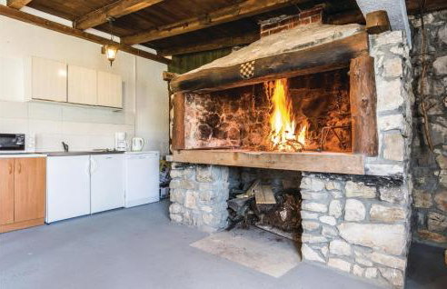 Six-Bedroom Holiday Home In Donje Rastane - Foto 14