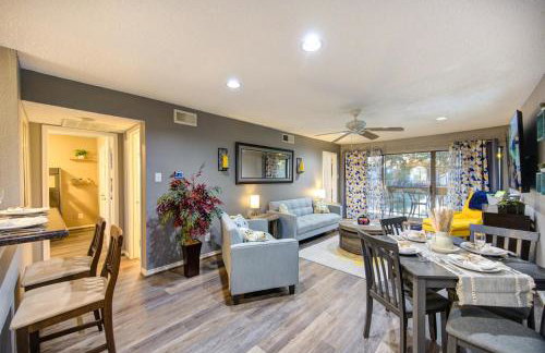 Serene Lakeside 2BR Sunset Views & Relaxing Stay - Foto 3