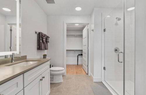 Designer 1BR with Pool and Htub - Foto 23