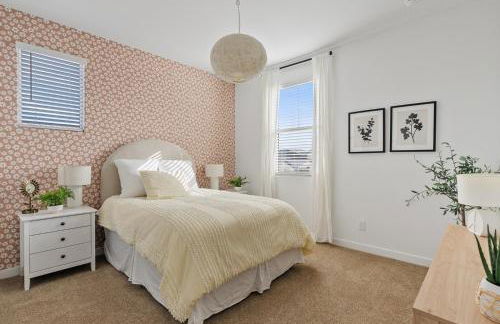 Luxe Queen Creek Home with Pool, Yard, Work Station - Photo 33