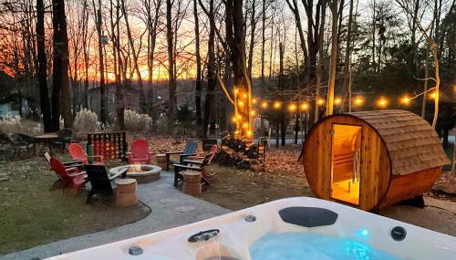 Family Pocono Gem by the lake with private sauna, hot tub, and huge game room - Foto 2