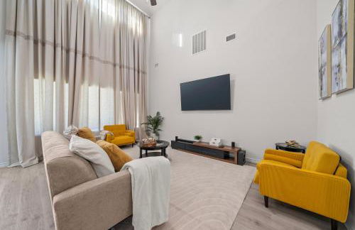 Luxurious 4-Bed Home with Pool Table & Nearby Pool - Foto 5