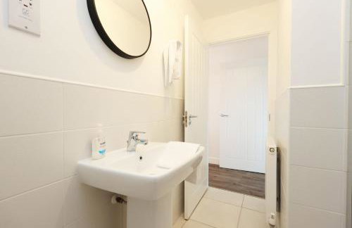 Contractor 4 Bed 3 Bath House Near Airport Parking Barry Island with Parking - Foto 31