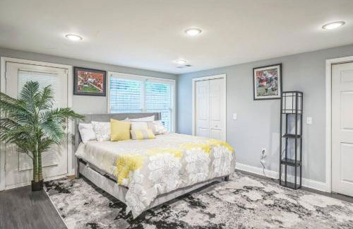 Elegant 5BR Retreat Pool & Yard - Foto 8