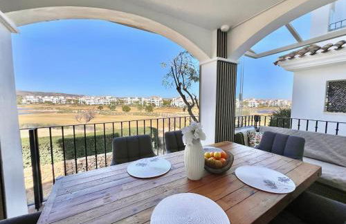 Stunning front line apartment with golf and mountains view - Foto 10