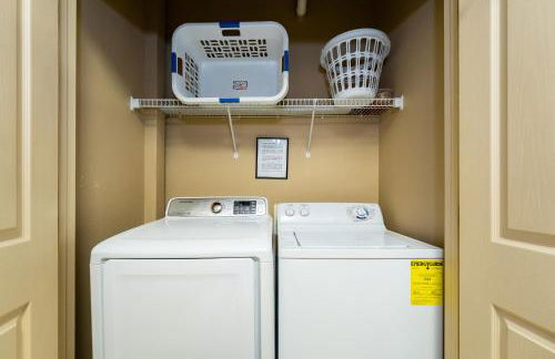 Budget Friendly Pool Home in Quiet Gated Community - Foto 26