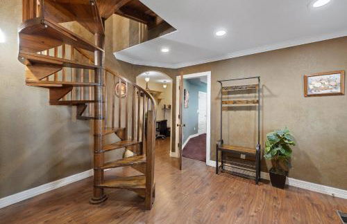 Entire 2br 2ba hilltop view home Sleeps 8 pets 4 acres Jacuzzi Central AC Kingbeds Office Free WiFi Parking Full Kitchen Refrigerator Washer Dryer Furnished Three 3 Large Sunset Dining Patios Grill Stovetop Oven Hiking Wildlife Firepit Quiet very Secluded - Foto 33