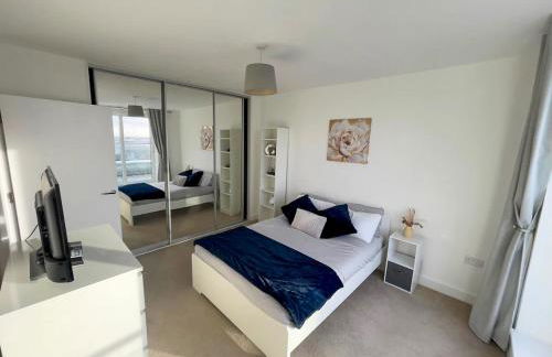 2BR 2BA Top Floor Penthouse Apartment in RG2 - Ideal for Business Travellers & Contractors, Free Parking & Sleeps Up To 6 - Foto 11