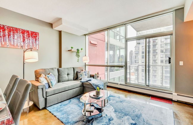 Downtown Condo w Incredible Views and BBQ - Photo 9