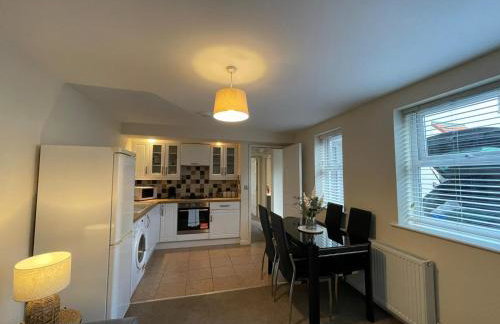 Large Apartments next to East Midlands Airport with Free Gated Parking! - Photo 40
