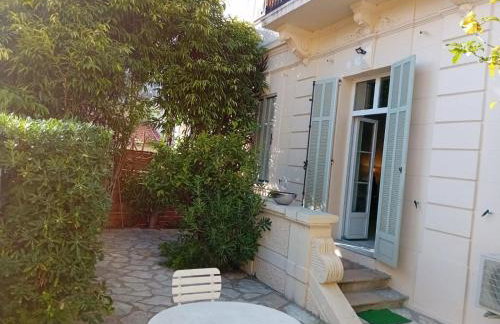 Un rez de jardin en plein centre - Foto 8