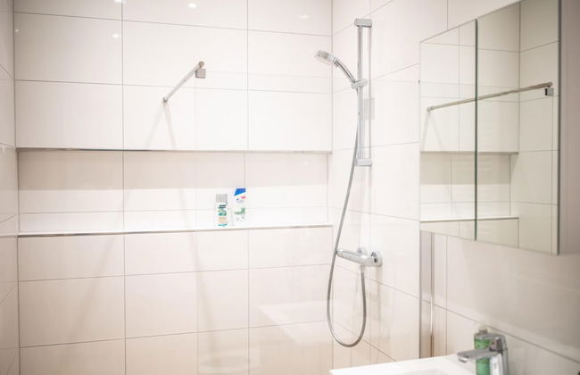 Spacious 2 Bedroom Serviced Apartments 71-77m2 - Photo 25