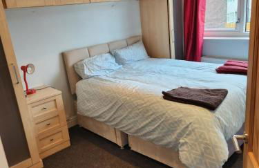 Spacious, 3 double bedroomed, free parking, 9 mins Elland Rd, nr Leeds City Centre - Foto 35