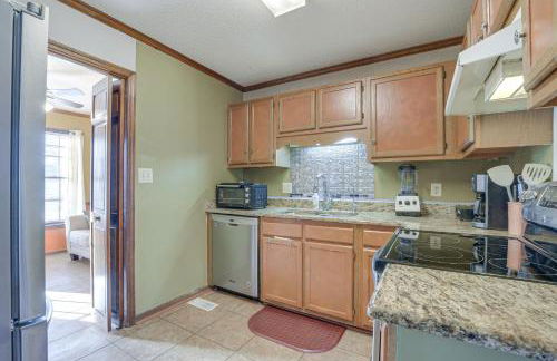 Lovely Fayetteville Home Deck and Fireplace! - Foto 9