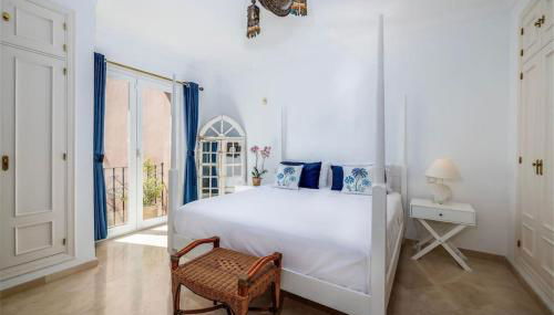 Spacious Seaside Retreat - La Perla del Mar - Photo 5