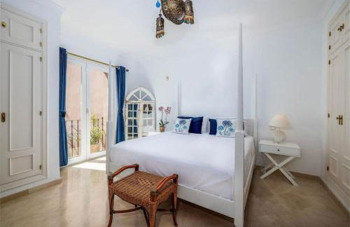 Spacious Seaside Retreat - La Perla del Mar - Photo 5