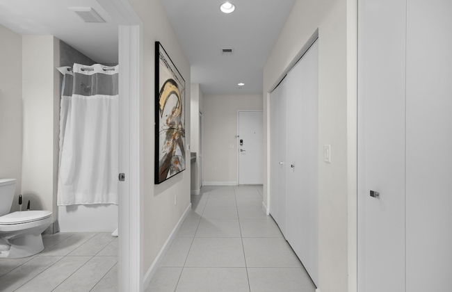 Spacious 2-Bedroom Condo at Doral Park - Photo 28