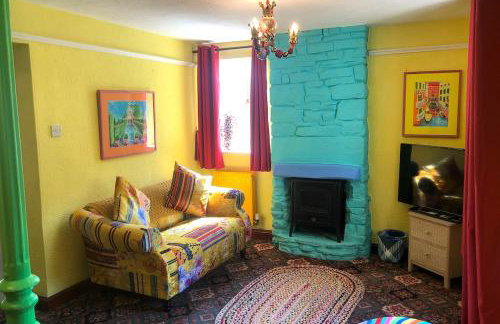 Historic Pike House with Beautiful Garden - Photo 19