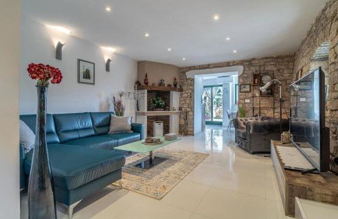 Gorgeous Home In Kresini With Wifi - Photo 4