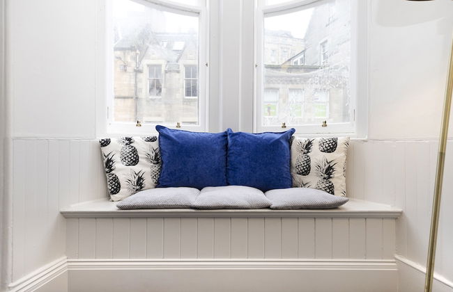 JOIVY Iconic Cockburn Street 4 Bedroom Apartment: Heart of Old Town - Foto 87