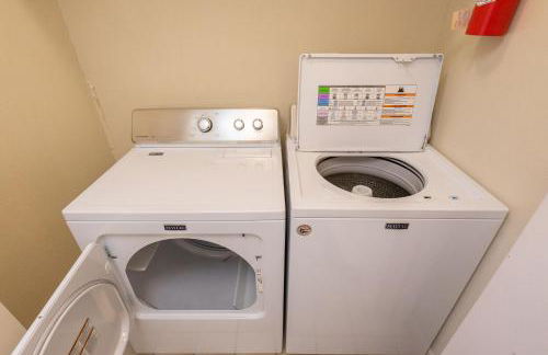 2BR Penthouse Condo - 2 Pools - Close to the Strip - Stairs Required - FREE TICKETS INCLUDED - FHC-24 - Foto 13