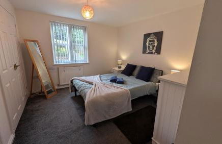 Large Modern House with Private Parking - Foto 76