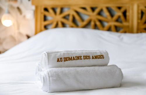 Au domaine des anges, 3 gîtes luxueux avec Jacuzzi privatif, sauna, mini-piscine, piscine extérieure chauffée en saison - Foto 19