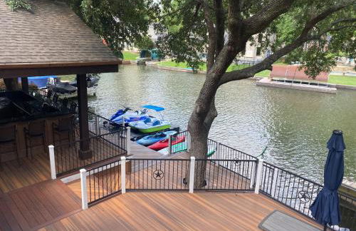 Best of Lake Conroe - Sleeps 16 - Lakefront Memories - Photo 24