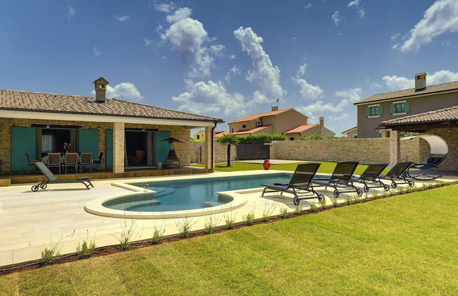 Lovely Holiday Home With Private Pool - Foto 26