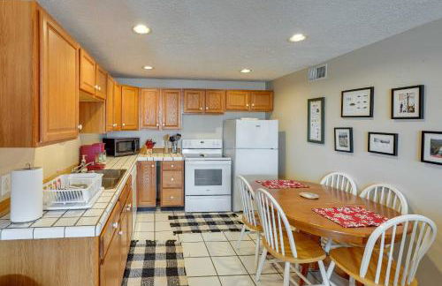 Snowed Inn Cozy Winterplace Ski-InandSki-Out Cabin - Foto 7