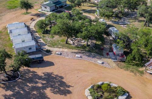 Vintage Camper Amazingly Equipped Great for a Unique Getaway in Texas - Foto 3