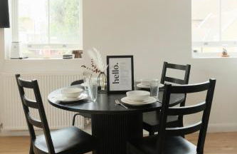 Amanah Properties - Stylish Retreat for Friends & Families Zone 1 Sleeps 5 - Foto 3