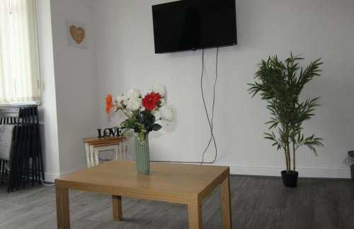 High Street House Thurnscoe by Smart Corporate Stays - Photo 5