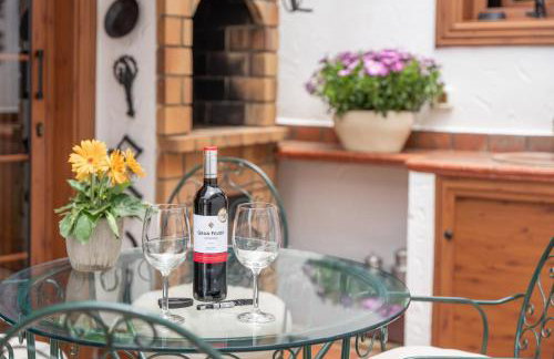 La Casita De Conchita - Photo 6