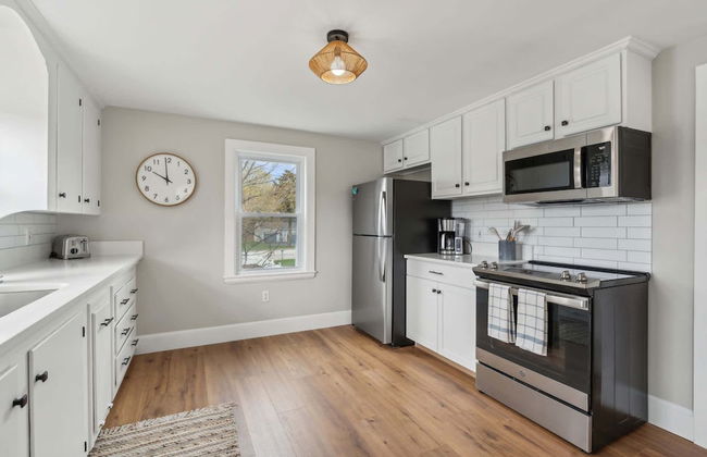 The Coastal Nest Stay for 5! - Photo 8