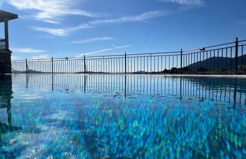 Mansión con Jacuzzi a 40 grados, gran piscina y Pádel - Photo 11