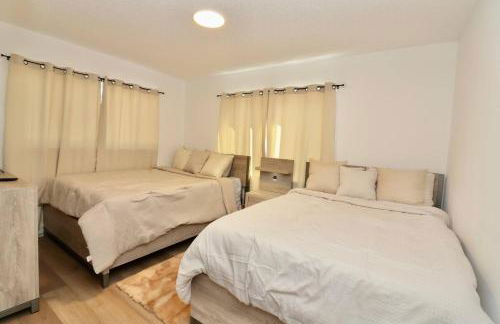 Luxury Oasis Getaway w/pool 15 mins from beach - Foto 20