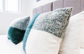 The Kingsmead Loft - Stylish 1BR Top Floor Apt with King or Twin Beds & Free Secure Underground Parking, Central High Wycombe HP13, Sleeps 3 - Foto 42