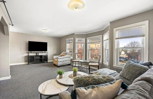 Downtown Beverly Apartment 8 Minutes to Salem and has King Beds - Photo 27