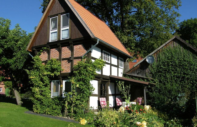 Heritage Holiday Home in Wienhausen near River - Photo 1