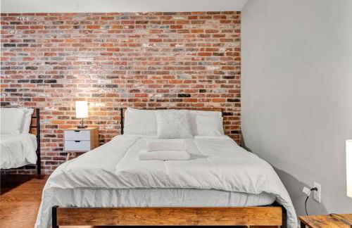 Ideal Spot Near 4th Street Live & Local Dining - Foto 27