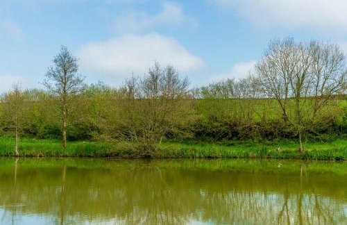 Chalet Lodge 2 - Hot Tub by Interhome - Foto 35