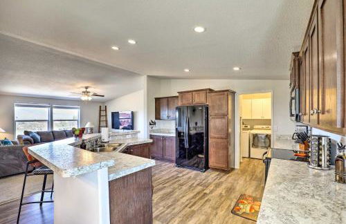 Desert Escape Off I-10 with Over 1 Enclosed Acre! - Foto 3